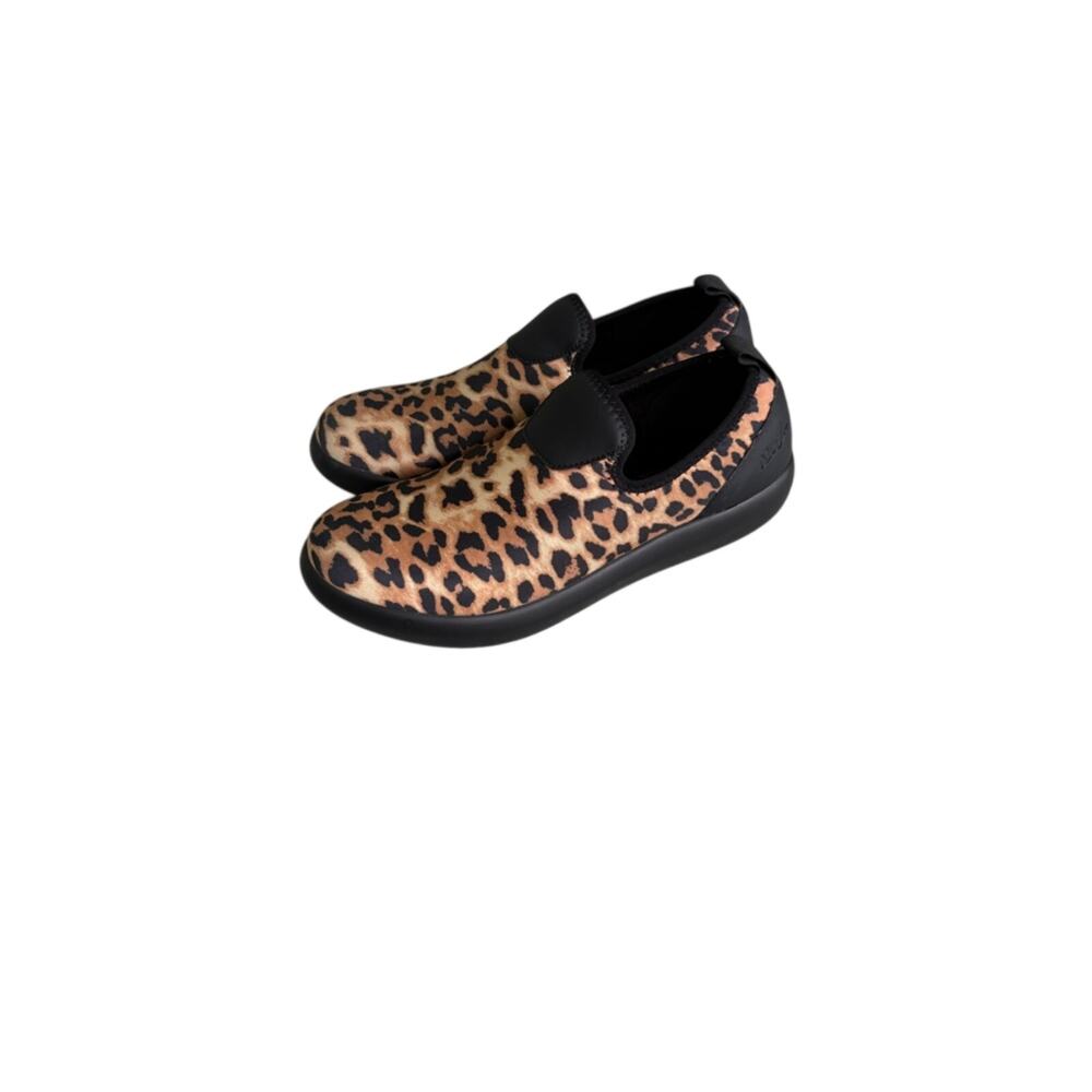 Alegria Women's Eden leopard print slip-on shoes size 8.5